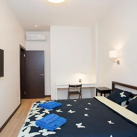 Old Julia Apartman *